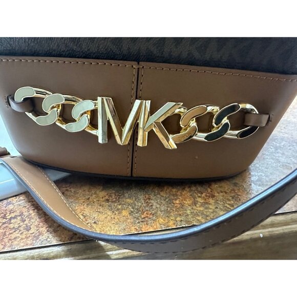 MICHAEAL KORS Devon Medium Logo Bucket Bag NEW - Picture 11 of 13